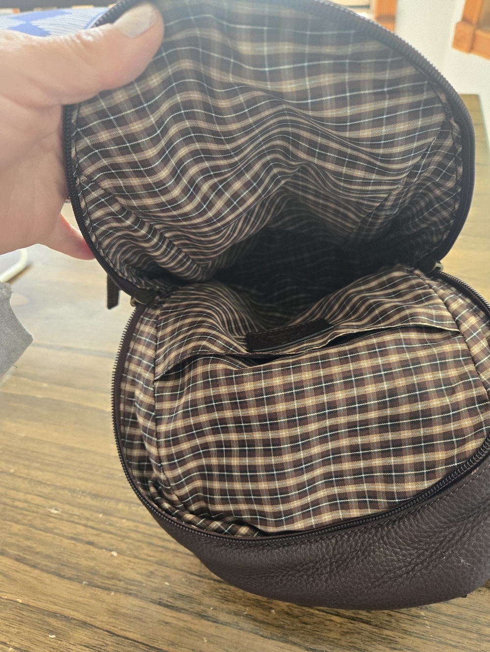 Dopp Brown Leather Sling Bag - Picture 6 of 7